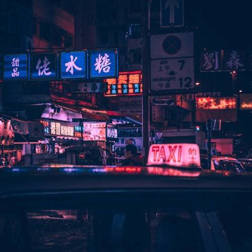 bellatorinmachina:Hong Kong by andyknives