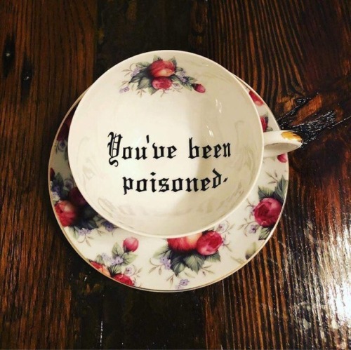 missboomissquick:I want.Arlana: just ONE tea party!Ko: Fine.