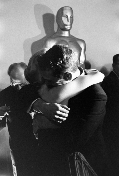 avagardner:Joanne Woodward embraces husband Paul Newman after...