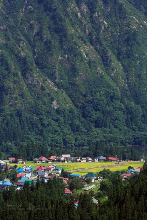 hekiqoo:雪喰地形に抱かれる街。The attractive topography and vegetation...