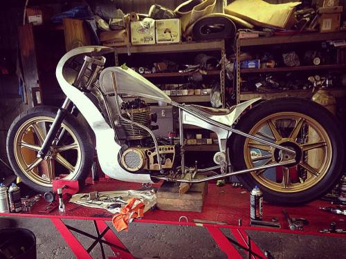 Adding some color to the ol girl!! #Yamaha #SR500 #stainlessSR...