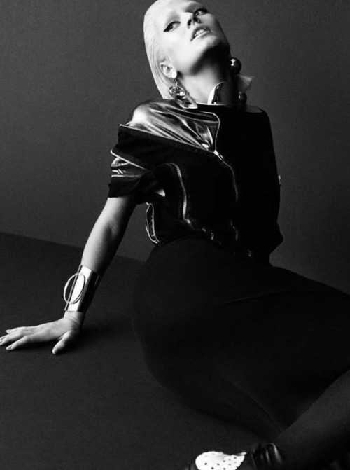 lelaid:Toni Garrn in Galactica for Numéro #159Shot by Greg...