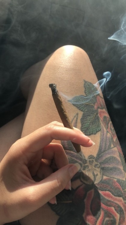 beneath-the-moon-and-sun:I love blunts