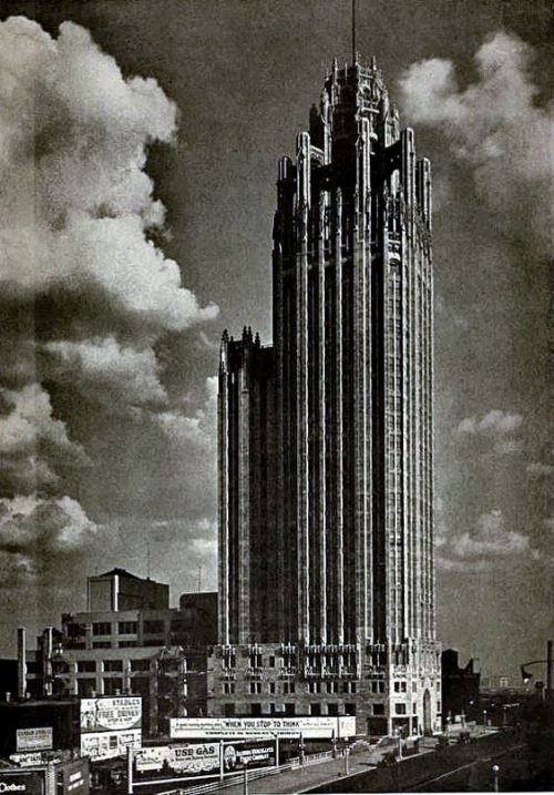 danismm:Chicago Tribune Building. John mead Howells and Raymond...