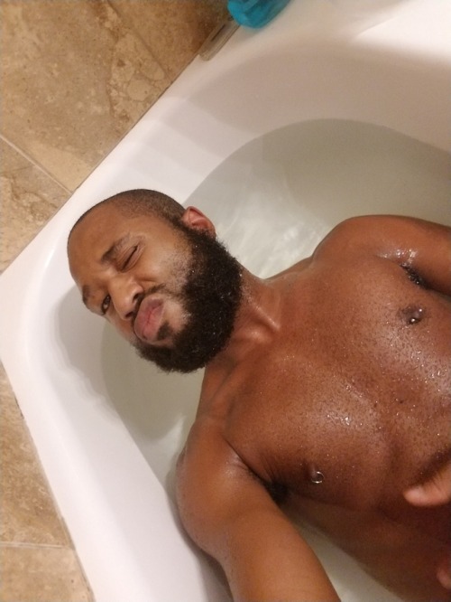 rjr118:Bath time selfies…..