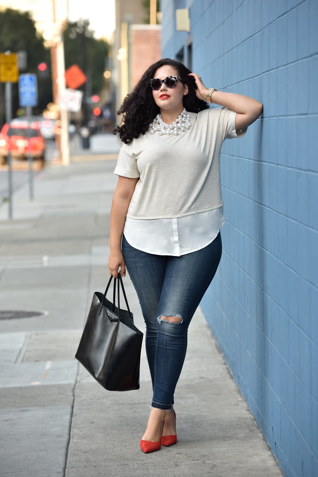GIRL WITH CURVES Tumblr — Layered Top + Frayed Denim