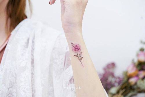 By Mini Lau, done at Mini Tattoo, Hong Kong.... flower;minilau;small;tiny;rose;ifttt;little;nature;wrist;illustrative
