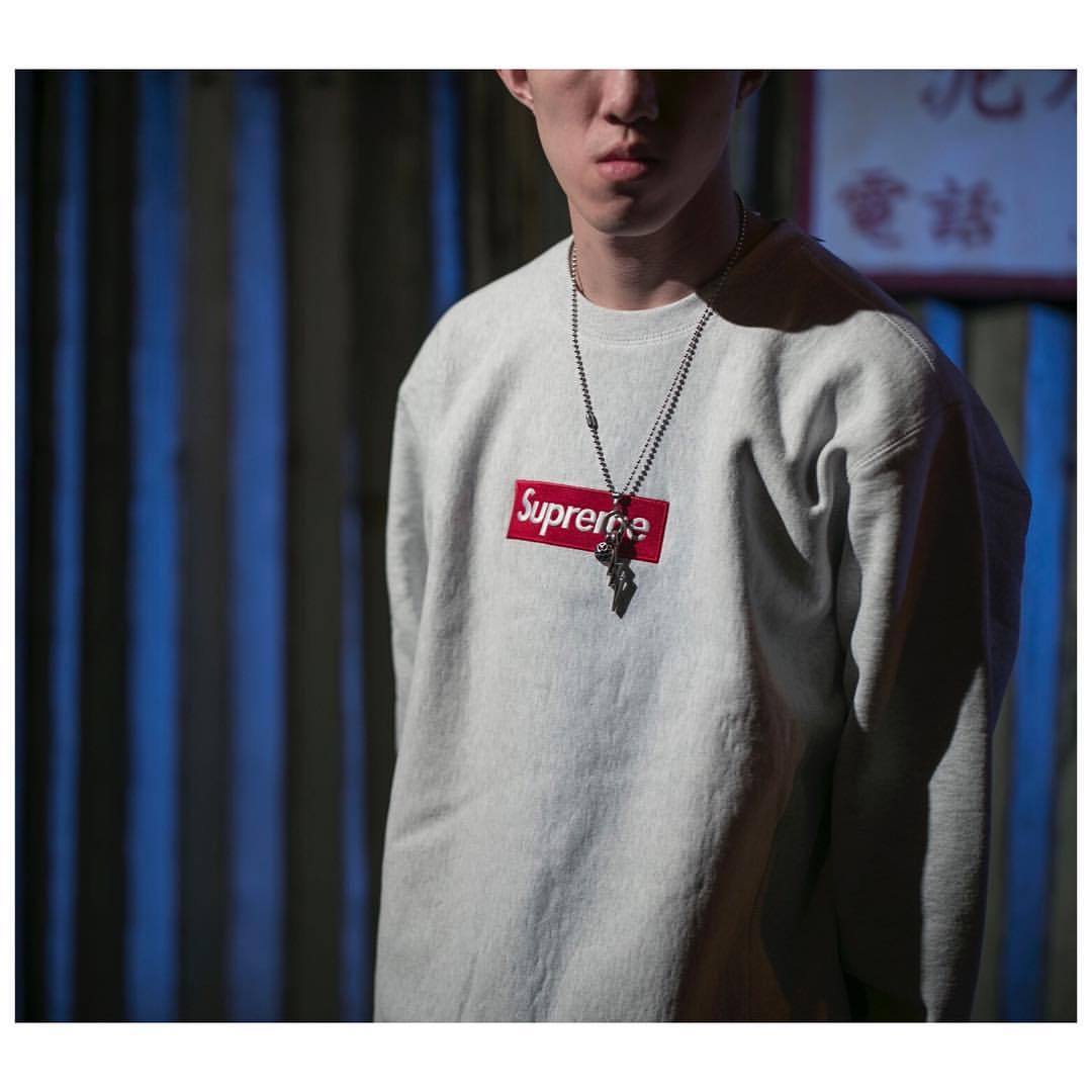 supreme crewneck outfit