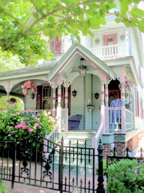 ARCHITECTURE 101 - Pastel colored Victorian Home