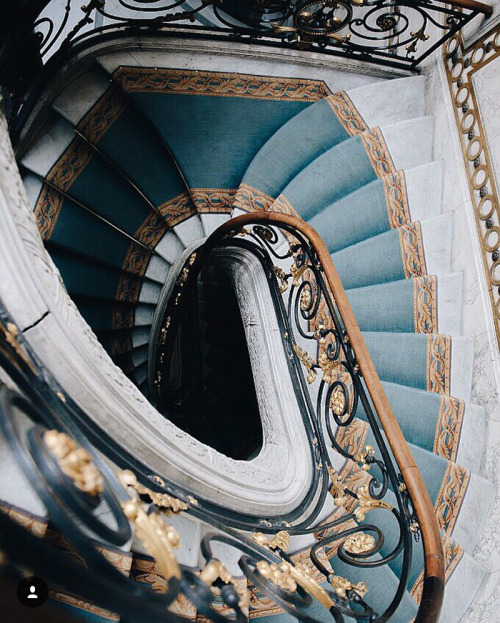 narcissiste:Staircase [x]