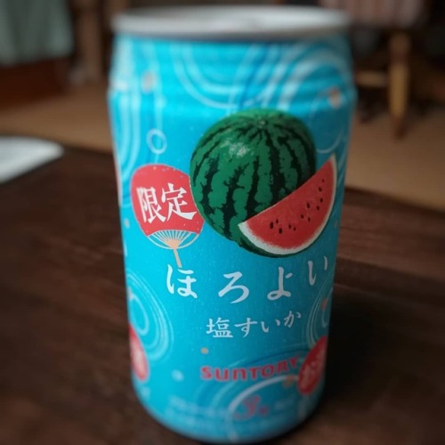 すいか味に引かれて買ってみた。アルコール度数3％開栓した途端にスイカの香り。爽やかで口当たりもよく飲みやすい。#ほろよい...