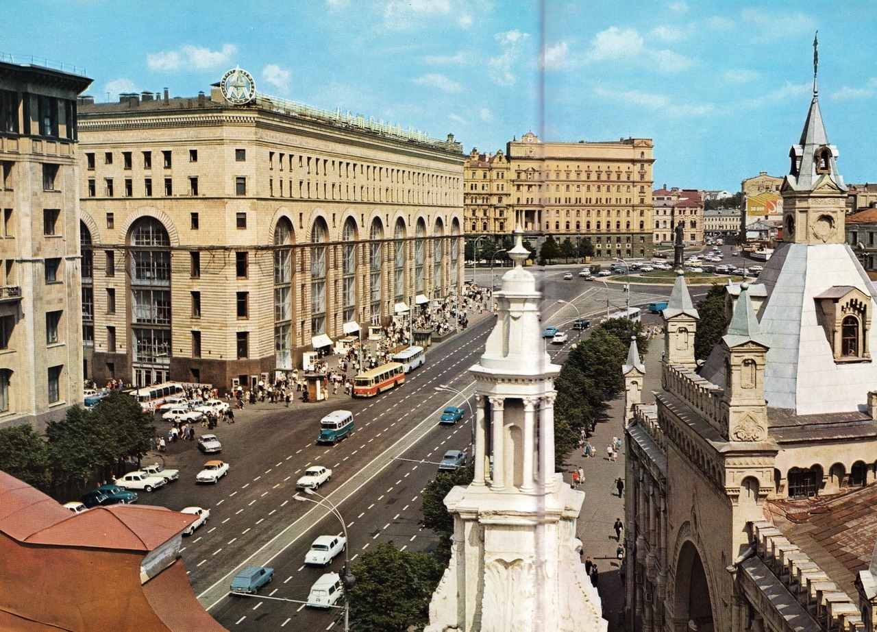 Moscow. View of Dzerzhinsky square (current/historical name Lubyanskaya) and Children’s World mall on the left. Circa 1967. (via)