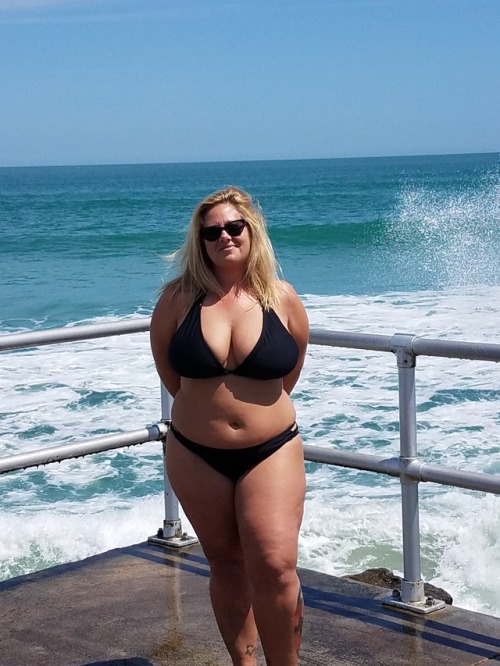 ralfy-79:pokerjimandcurvyjen:Today in Ponce Inlet!Jen loves...