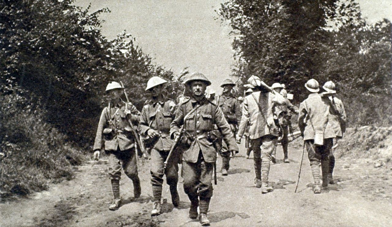 Politics of War :: FRANCE. 1916. British soldiers walk the trail...