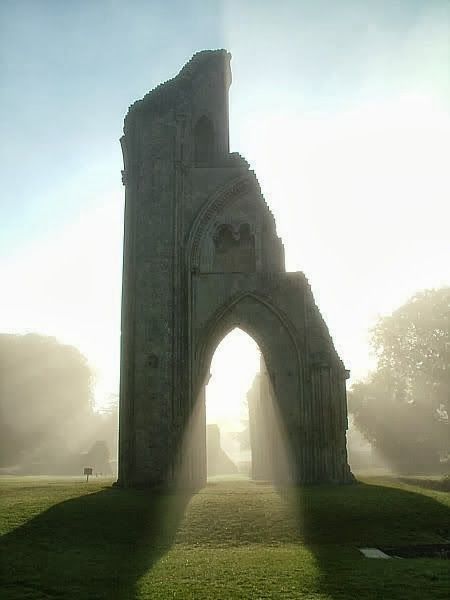 bonitavista:Glastonbury, England photo via verna