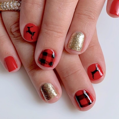 Holiday cheer for @azfoodie inspired by @nailsbycambria! Love a...