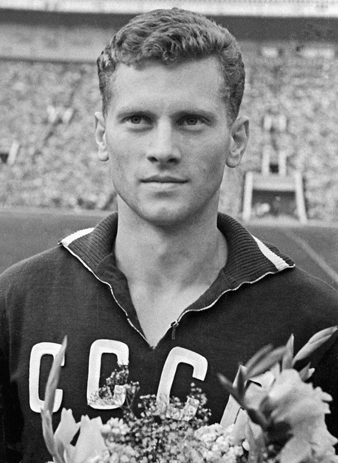 Viktor Ponedelnik, Soviet soccer player (1960)