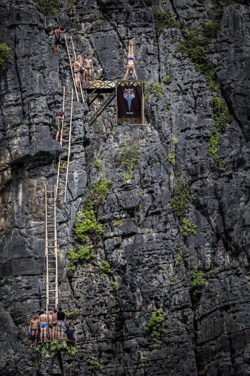 let-s-build-a-home:Red Bull Cliff Diving World Series in Phi...