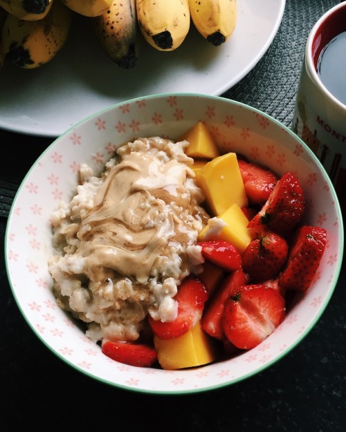 iloveoatmealandpeanutbutter:I love me some oatmeal. Forever...