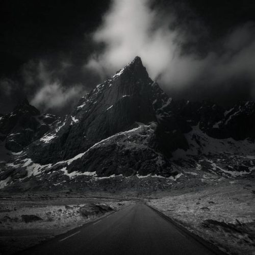 crossconnectmag:Featured photography by Andy Lee.Artist...