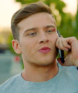 [Image: tumblr_p275ts7S4l1rjrkjio1_250.gif]
