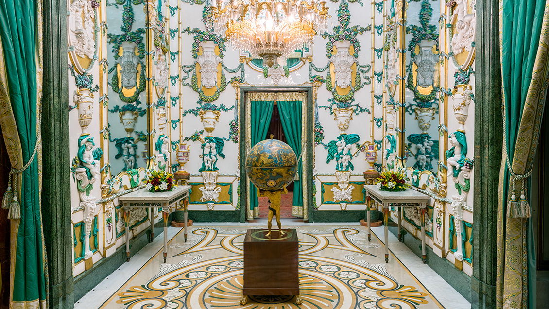 Lives Unique Royal Palace Of Madrid Porcelain Room