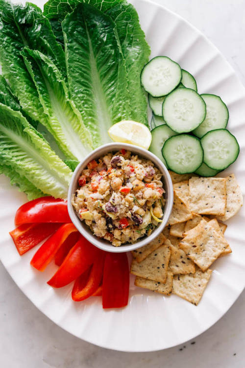 thesimpleveganista:MEDITERRANEAN MASHED CHICKPEA SALAD (via...