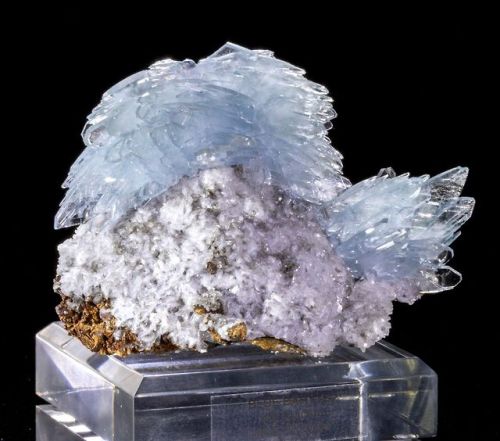 bijoux-et-mineraux:Blue Barite & White Barite on Limonite -...