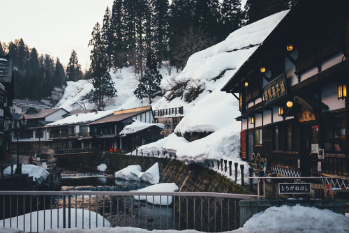 takashiyasui:Ginzan onsen in the morning