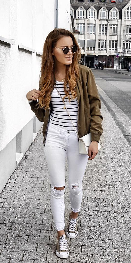 60+ Amazing Spring Outfit Ideas to Feel In Love With - fashion designer, new clothes, #Beauty, #Streetstyle Guten Morgen , ootd ...im Frbin ich definitiv ein groFan der weiHose Ich finde die kann man immer richtig gut kombinieren Ich werde sie definitiv jetzt wieder tragen Ich weuch einen tollen Tag , outfit , outfitinspiration , outfitoftheday , whitepants , whitejeans , khakistyles , bomberjacket , dailylook , dailyoutfit 