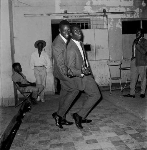 flashofgod:Jean Depara, Pas de deux, série Night in Kinshasa,...