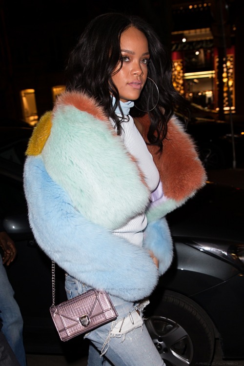 arielcalypso:Rihanna shopping at “Montaigne Market” in Paris....