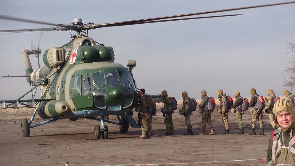 Вертолетный десант всу. Вертолет ВДВ. Вертолет ВДВ ми. Медицинские отряды ВДВ вертолеты. Узбекская вертолёт ная десантников.