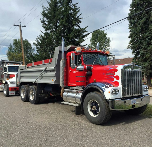 Semitrckn — Kenworth classic W900A