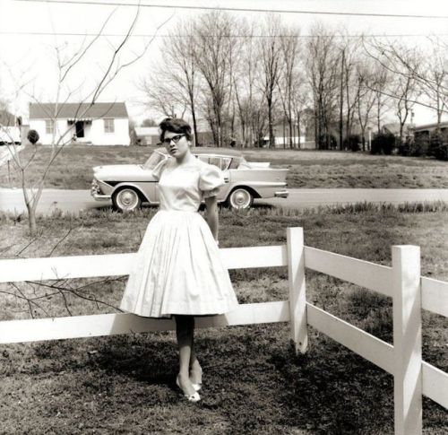 vintageeveryday:50 glamorous snapshots show dresses that girls...