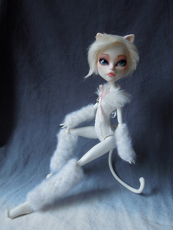white cat monster high doll