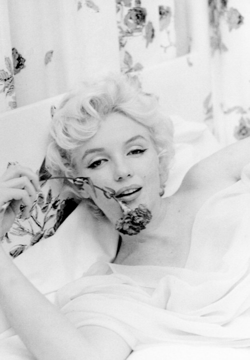 audrey and marilyn, Marilyn Monroe photographed by Cecil Beaton, 1956.