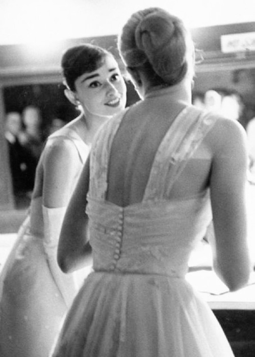 rareaudreyhepburn:Grace Kelly and Audrey Hepburn backstage at...