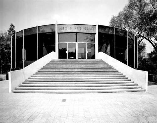 unavidamoderna:Entrada al museo desde el Bosque de Chapultepec,...