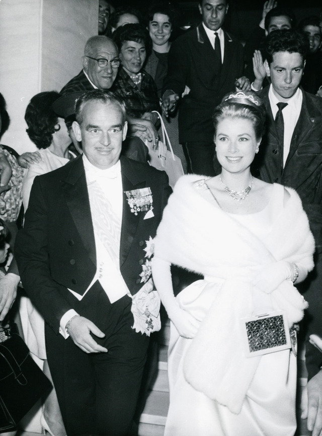 Princess Grace and Prince Rainier arrive at a gala... - gracefilm