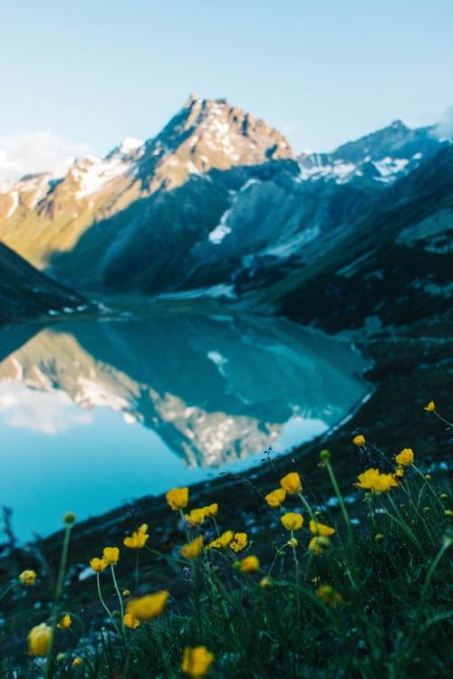 satakentia:Morning over alpine lakeMittelberg, St. Leonhard...