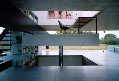 This house in Bordeaux (France) was designed by Rem Koolhaas for a handicaped client. It features a hydraulic elevator that doubles as multi-purpose room space. [3676x2496]