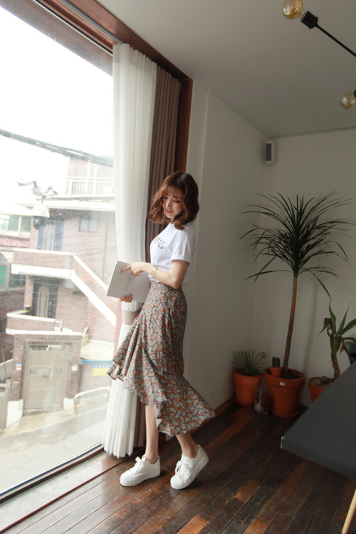 korean-dreams-girls:Ye Jin - March 19, 2018 1st Set