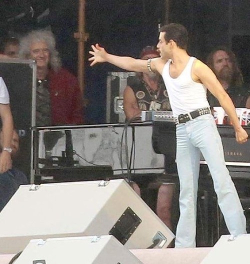 ure-gonna-loveme-when-u-seeme:punkfather:Some footage of Rami...