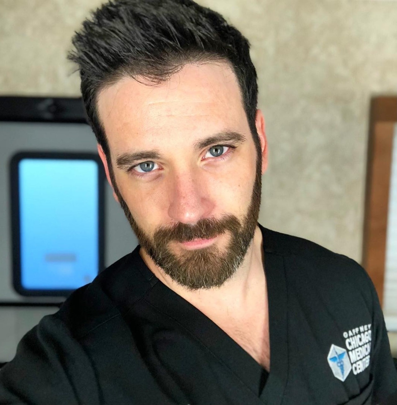 Next photo of Colin Donnell