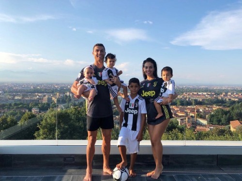 xtraminute:La famiglia bianconera! ⚪️⚫️I’m not a fan of...