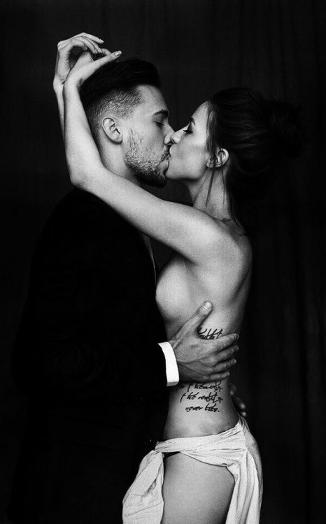 savage-gentleman-wolf:Passionate moments when the world around...