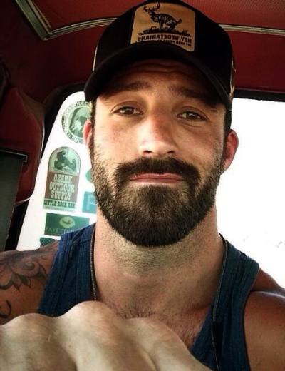 Real men drive trucks, wear caps and tank tops, and have scruffy beards and tattoos. Woof!