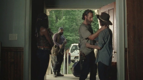 thegaslightroom:Rick and Carl from “The Walking Dead” <3