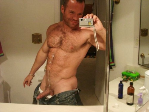 randydave69:SEXY hairy man shows his load to the world!Check...